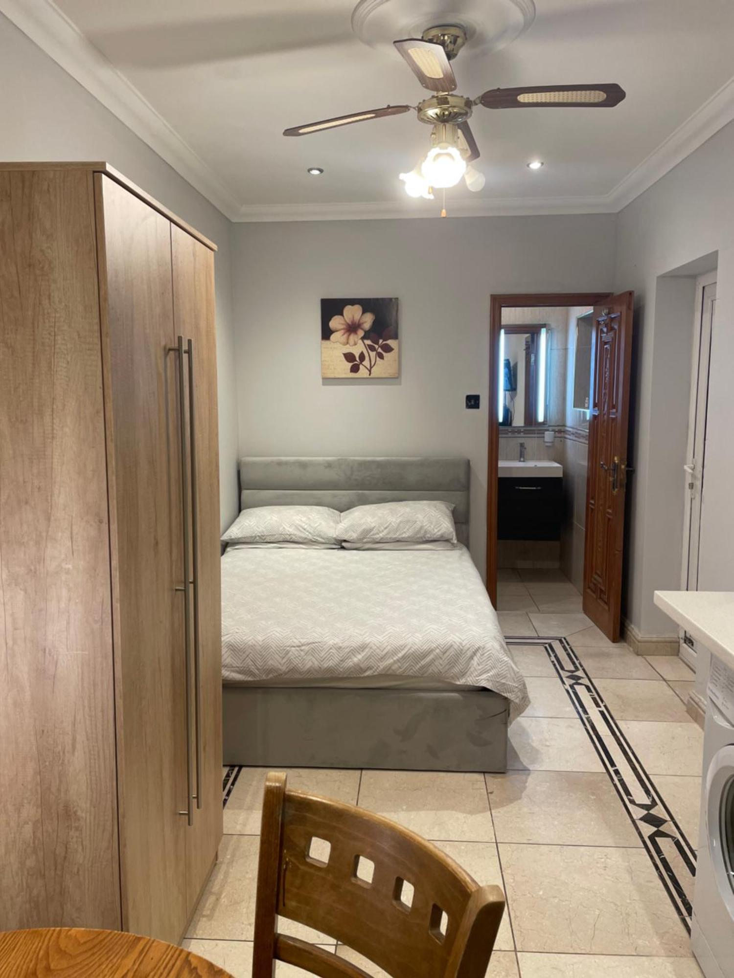 North London Studio Apartment Εξωτερικό φωτογραφία